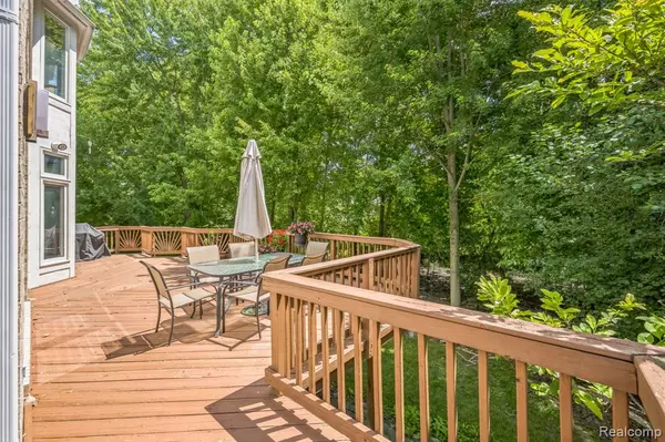 Farmington Hills, MI 48331 2897,38049 Lantern Hill Court