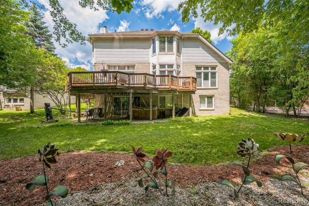 Farmington Hills, MI 48331 2897,38049 Lantern Hill Court