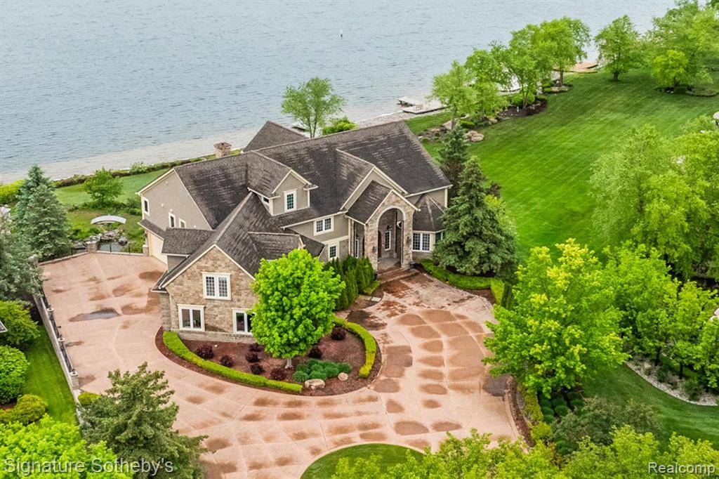10611 Lighthouse Point, South Lyon, MI 48178 9294