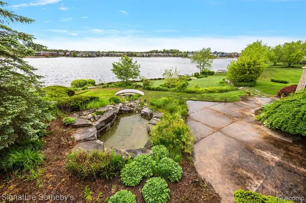 South Lyon, MI 48178 9294,10611 Lighthouse Point