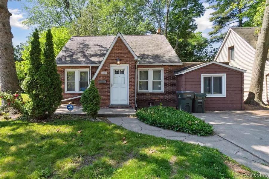 21612 Harper Lake Avenue, Saint Clair Shores, MI 48080 4031