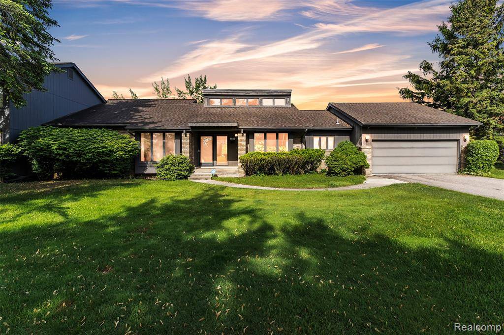 5520 RIDGEWOOD, West Bloomfield, MI 48322 1401
