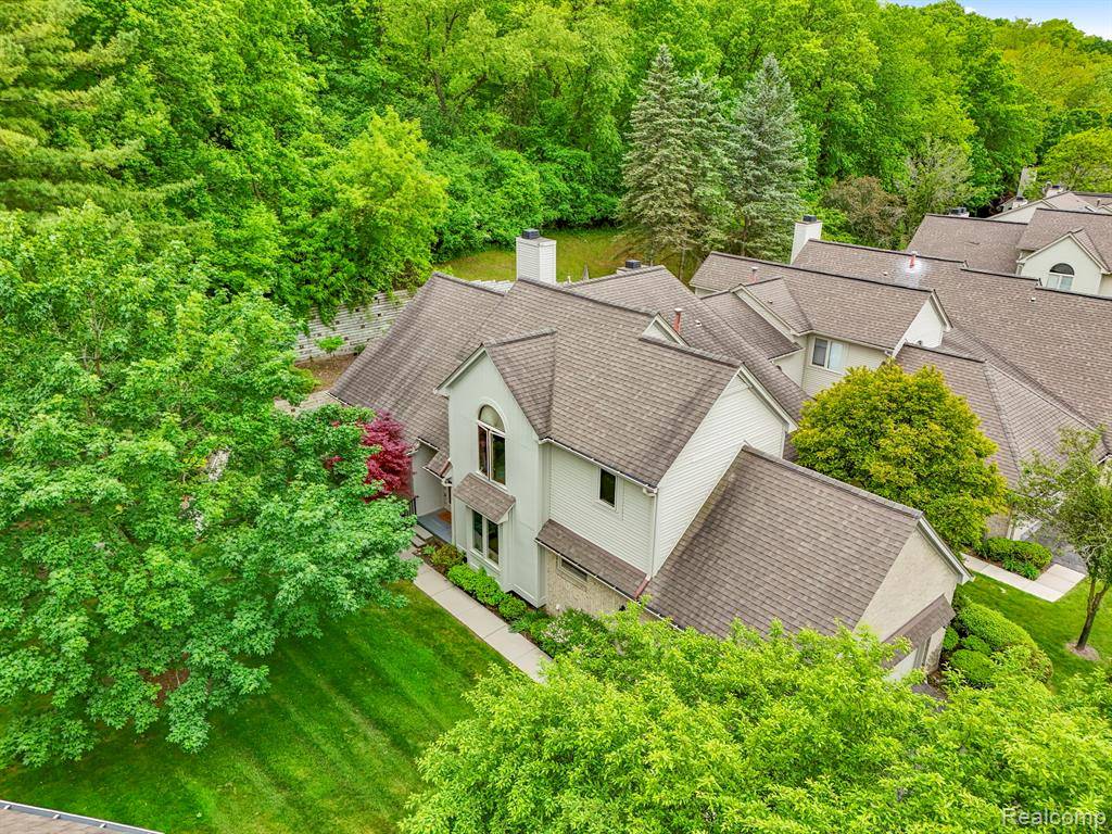 135 Hampton Court, Northville, MI 48168 1547