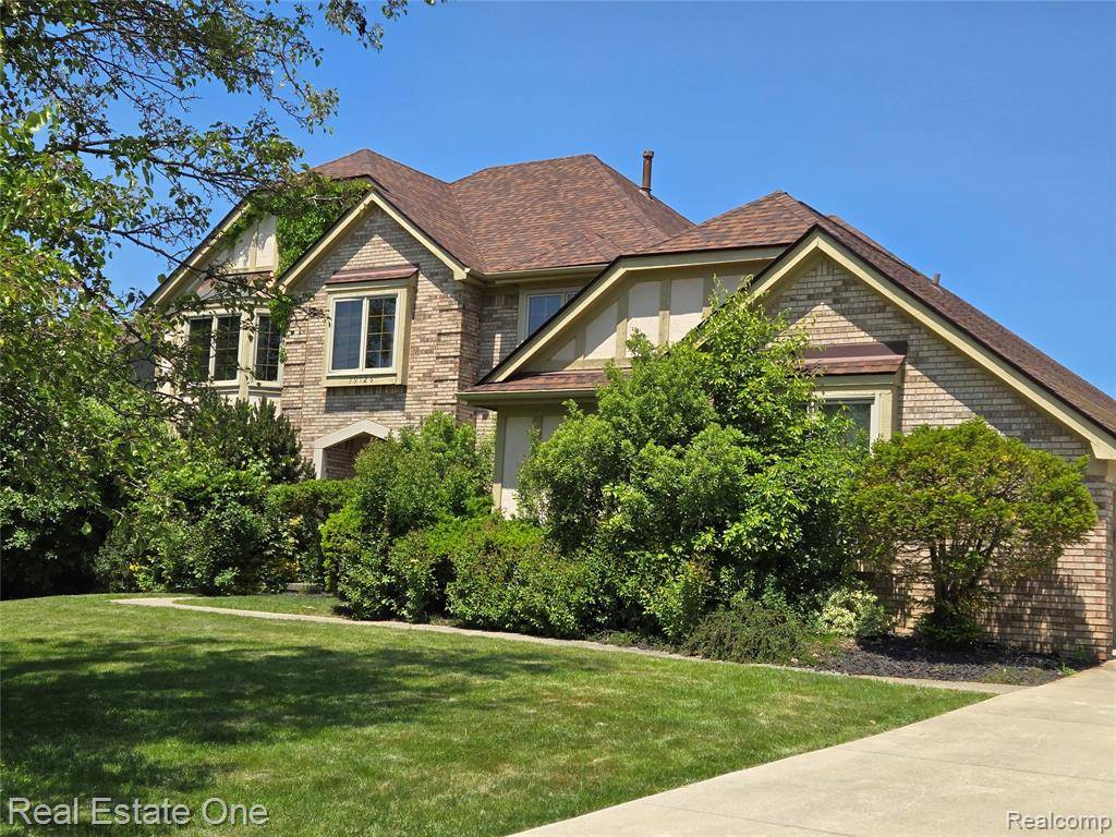 39126 Wilton Court, White Lake, MI 48331 3904