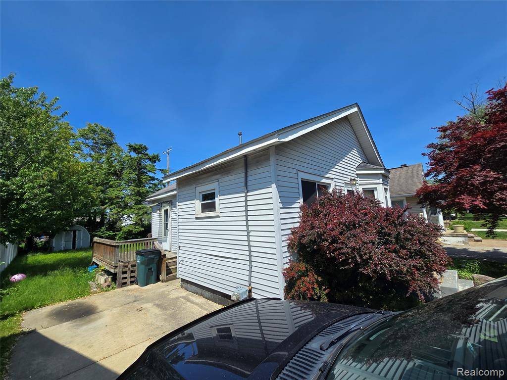 Clawson, MI 48017 2084,104 Charlevoix Street