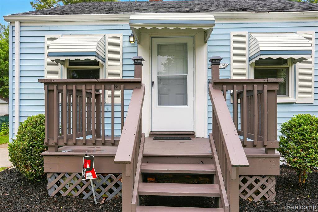 Harper Woods, MI 48225 2163,19436 Elkhart Street