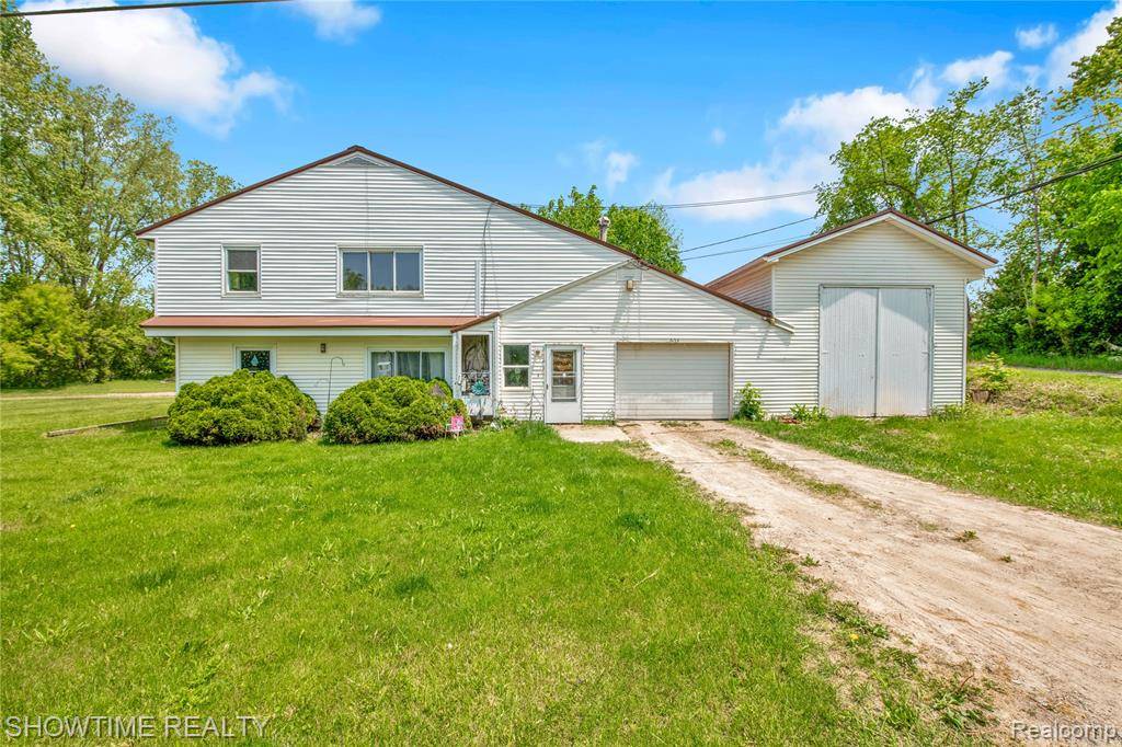 654 N BLACKS CORNERS Road, Imlay City, MI 48444 9751
