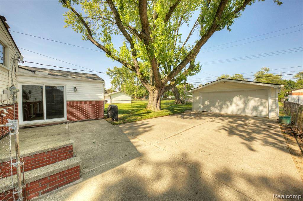 Dearborn Heights, MI 48125 2302,5489 Academy Street