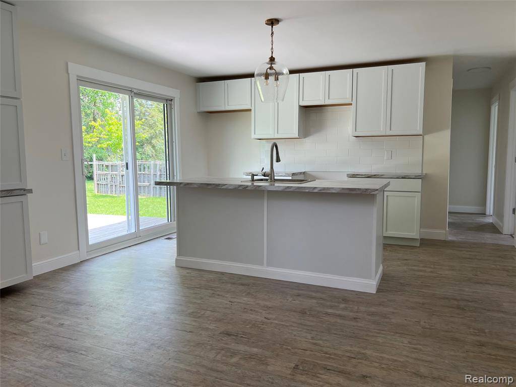 Grand Blanc, MI 48506 4515,5327 E Carpenter Road