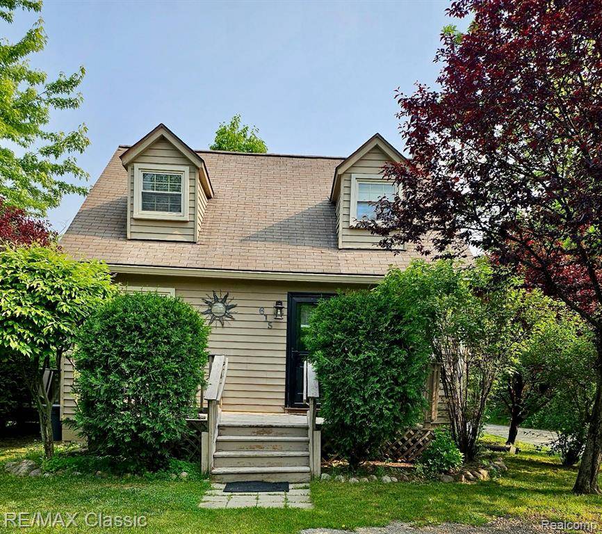615 LEON Road, Walled Lake, MI 48390 3643