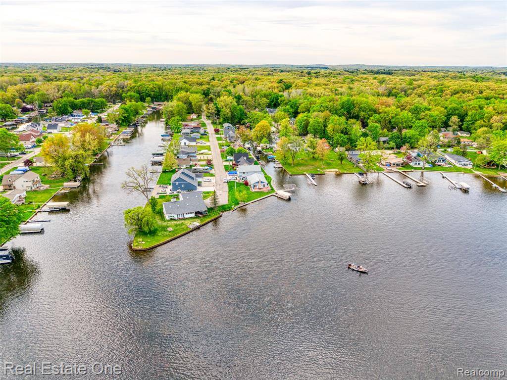 1933 Pleasure, Pinckney, MI 48169 8837