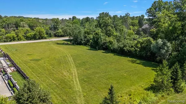 Novi, MI 48374 3804,45547 W 9 Mile Road