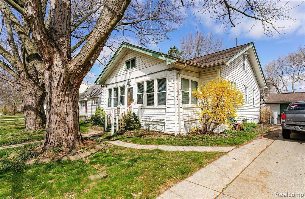 2210 CAMBRIDGE Road, Berkley, MI 48072 1766