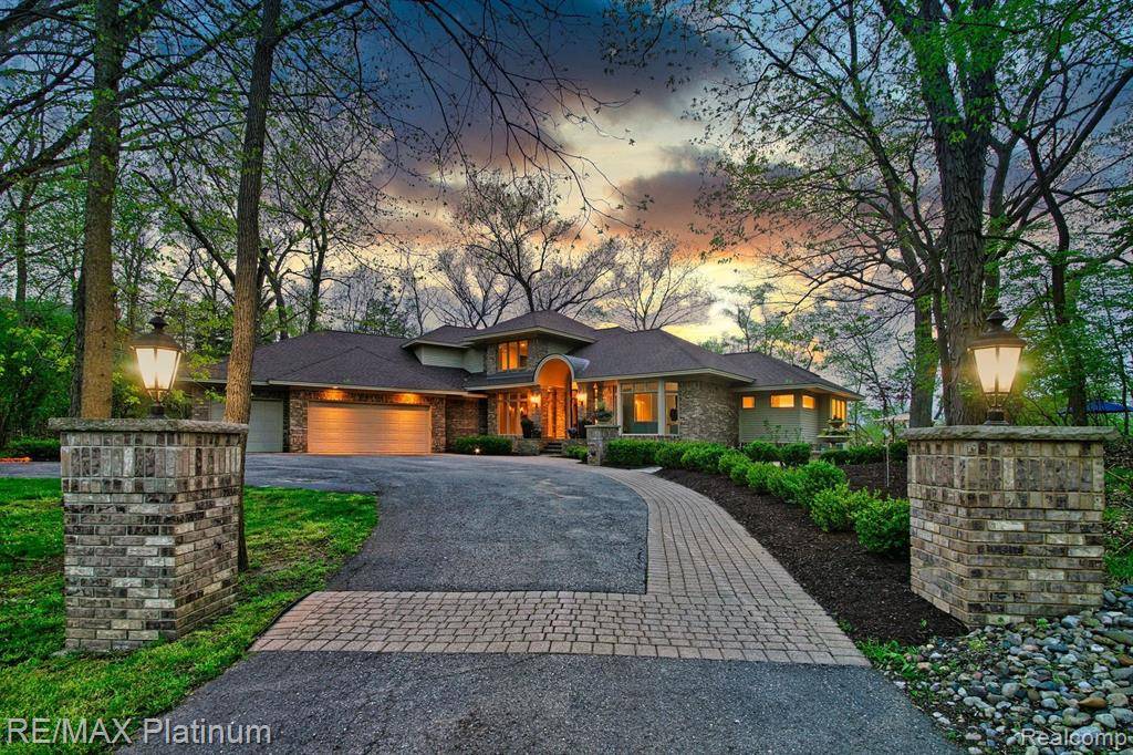 Ann Arbor, MI 48105 9583,5519 GREAT HAWK Circle