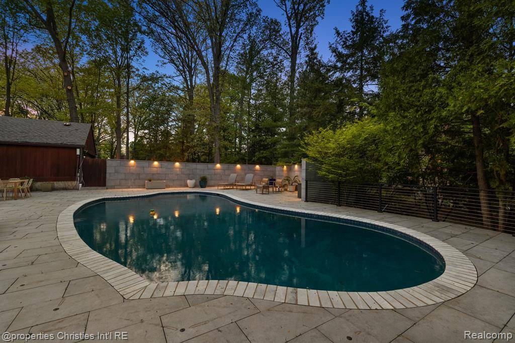 Bloomfield Hills, MI 48301 3533,7371 Lindenmere Drive