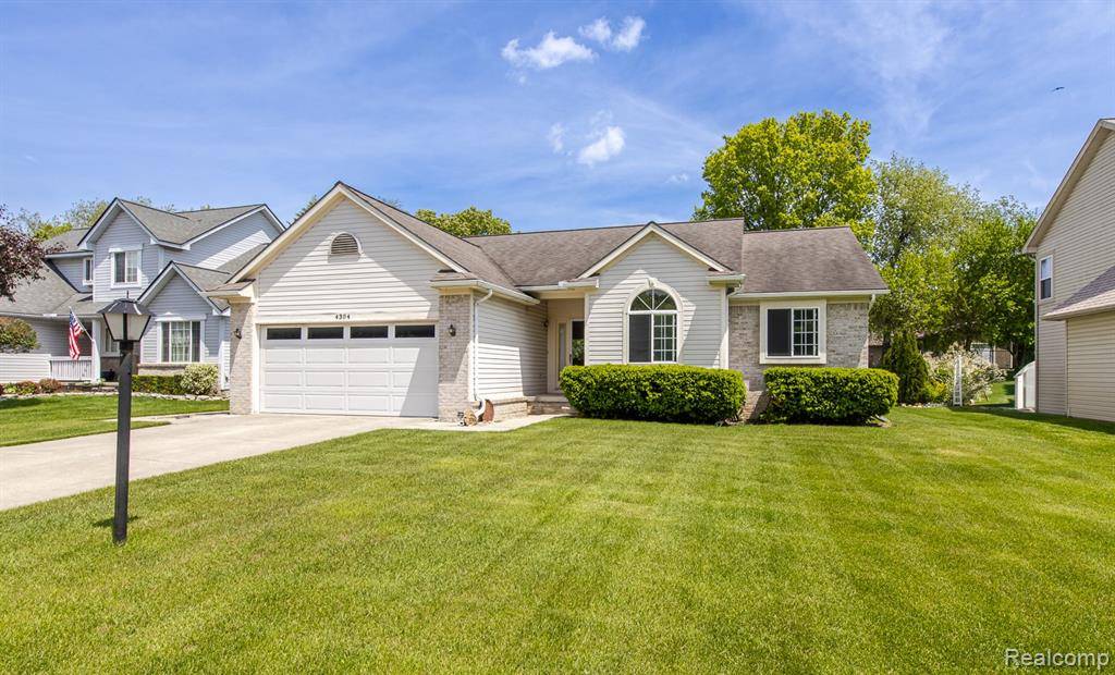 4304 W Pointe Drive, Waterford, MI 48329 4647