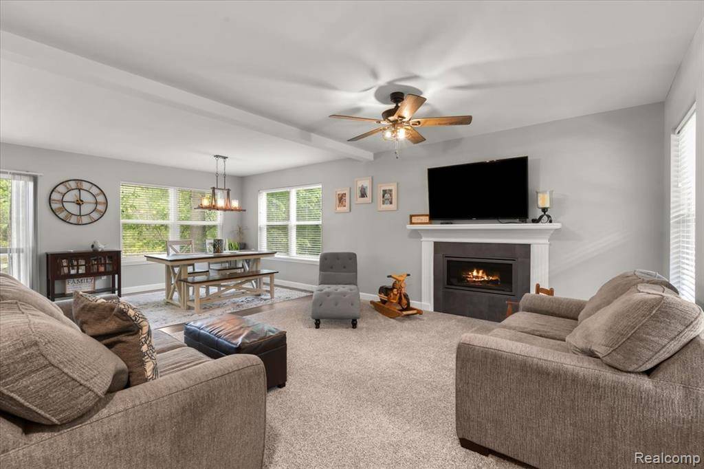 Wolverine Lake, MI 48390 2116,2230 Briar Ridge