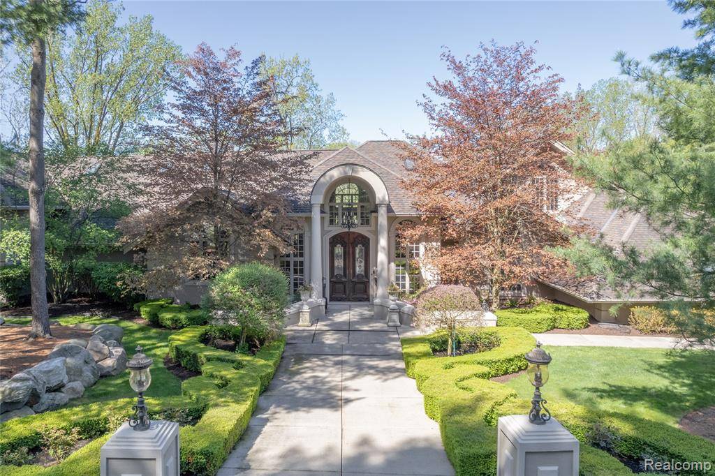 6279 CANTER CREEK Court, Grand Blanc, MI 48439 7440