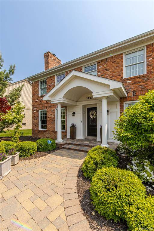 Rochester Hills, MI 48306 3233,1842 GRAYSLAKE Drive
