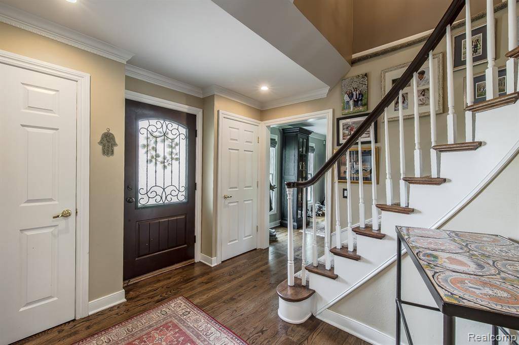 Rochester Hills, MI 48306 3233,1842 GRAYSLAKE Drive