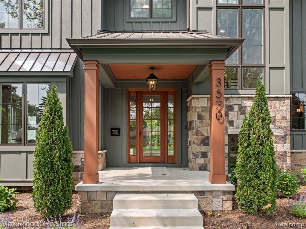 Bloomfield Hills, MI 48301 4036,3570 BERKSHIRE Drive