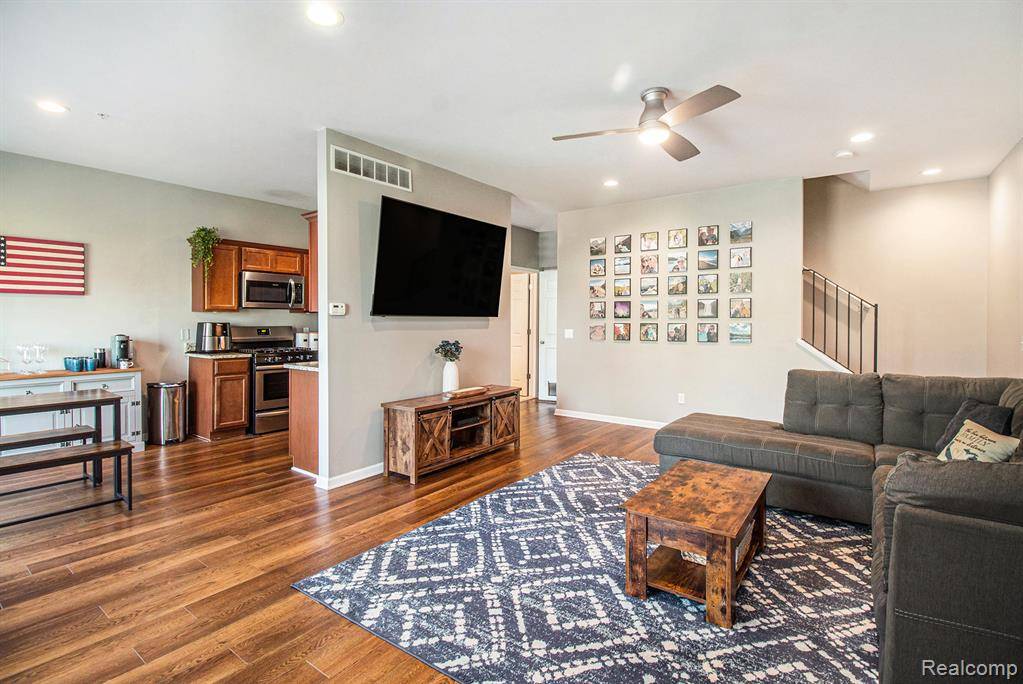 Saline, MI 48176 2412,1302 Riversedge Drive