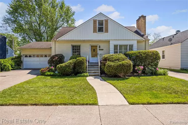 Grosse Pointe Woods, MI 48236 1380,2209 RIDGEMONT Road