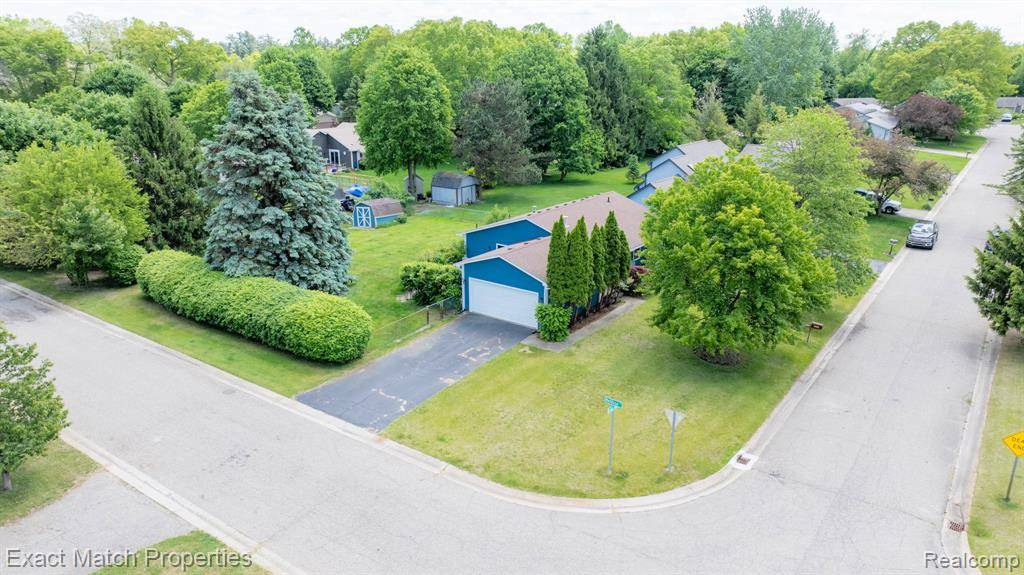 Commerce Twp, MI 48390 1612,3232 Green Oak Drive