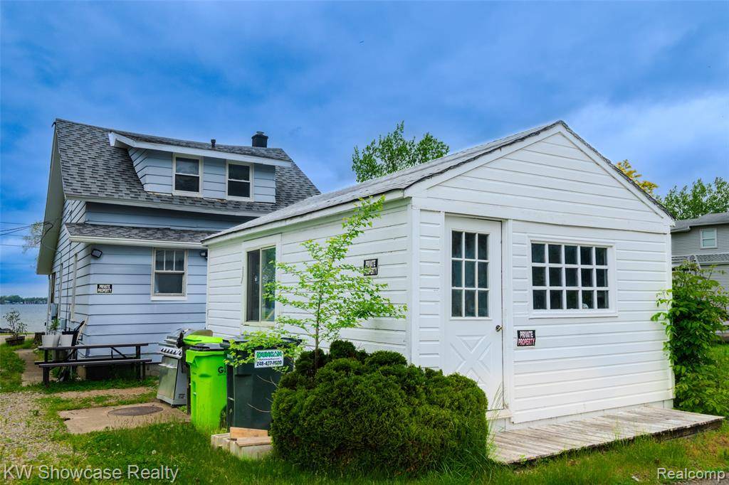 Novi, MI 48377 2055,1815 E Lake Drive