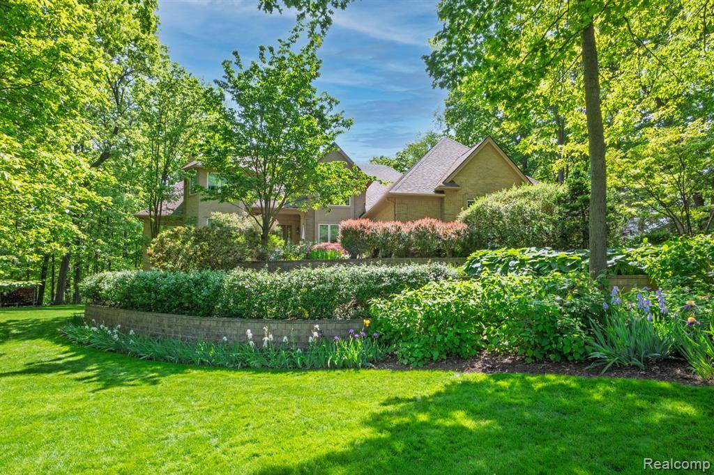 3587 Woodridge Drive, Howell, MI 48843 6829