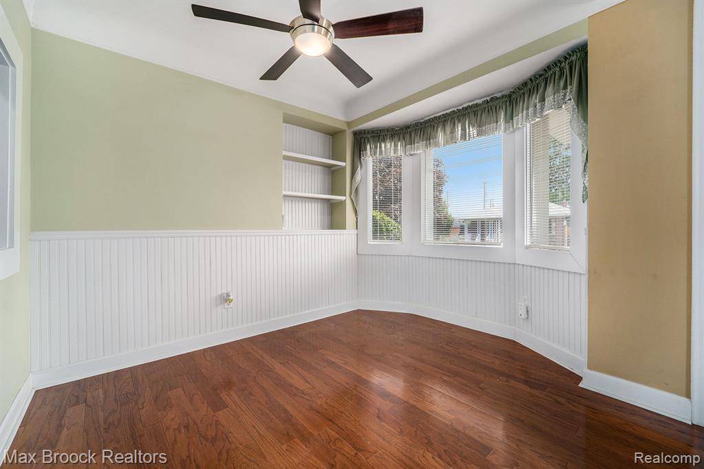 Allen Park, MI 48101 2679,15255 Horger Avenue
