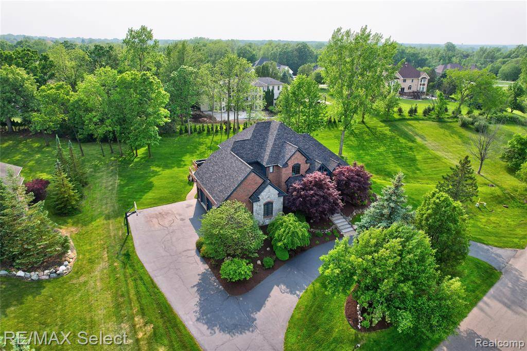 8320 MISTY Meadows, Grand Blanc, MI 48439 7427