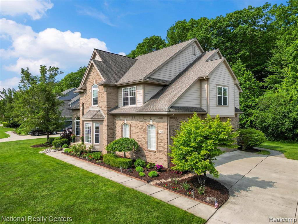 Lake Orion, MI 48360 1577,3924 High Grove Way