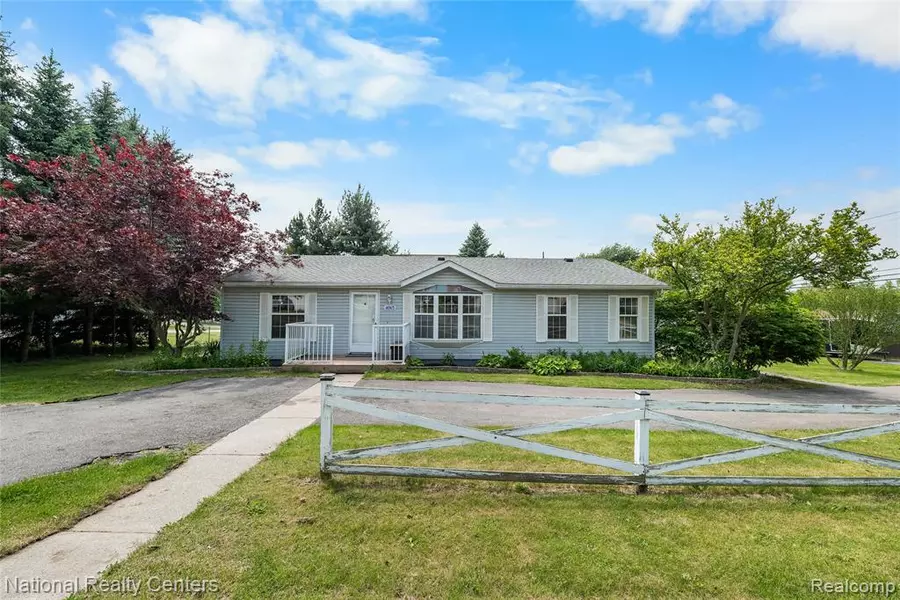 4065 Manitoba Street, Auburn Hills, MI 48326-1168