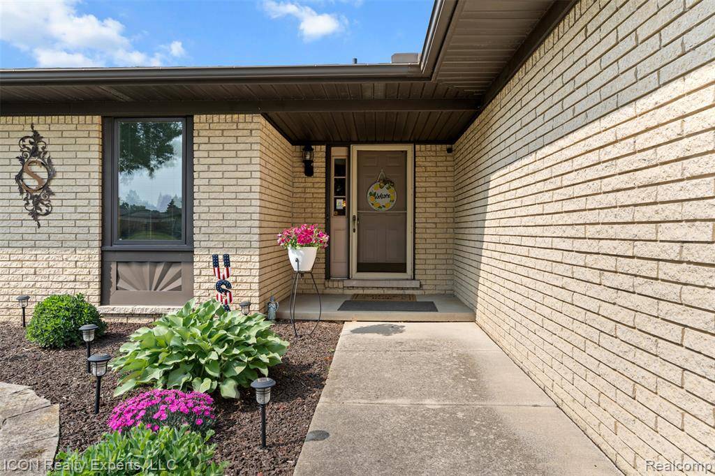 Sterling Heights, MI 48310 2349,2629 Mellowood Drive