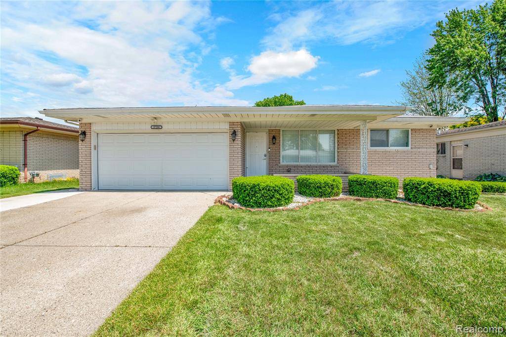 37288 Vernon Drive, Sterling Heights, MI 48310 4075