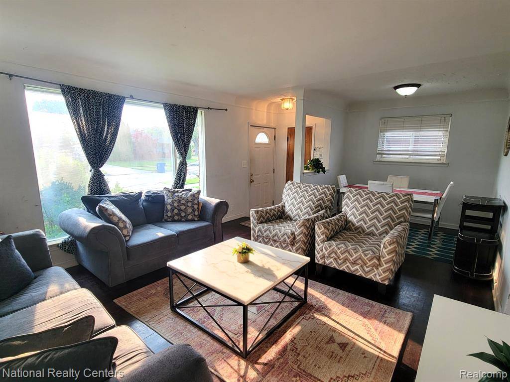 Warren, MI 48093 4981,8567 Francine Street
