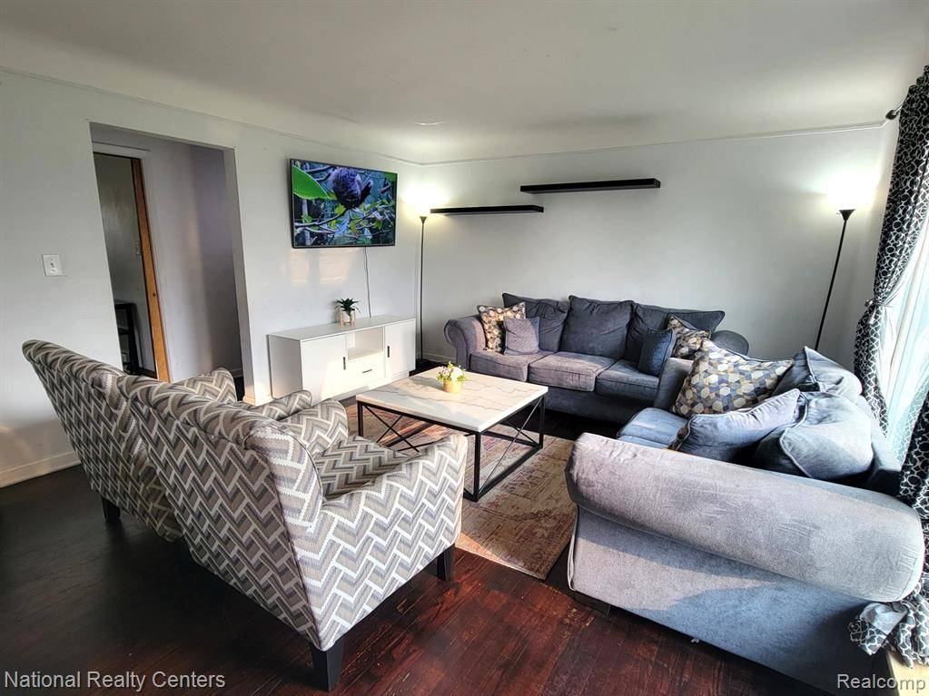 Warren, MI 48093 4981,8567 Francine Street