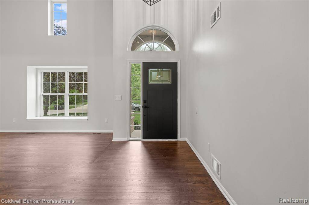 Northville, MI 48168,16413 MULBERRY Way