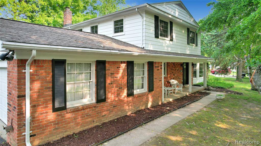 4301 Macqueen Drive, Rochester Hills, MI 48323 2837