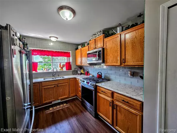 Grand Blanc, MI 48439 7218,45009 Mitchell Street