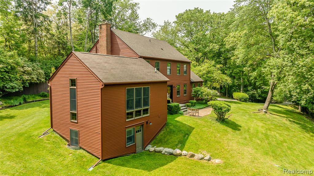 2694 WAYSIDE Drive, Ann Arbor, MI 48103 2251