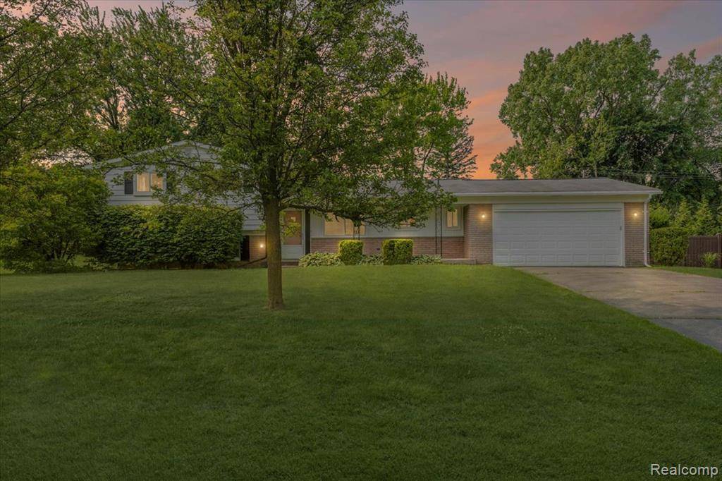 Farmington, MI 48328 3128,2985 Lacota Road