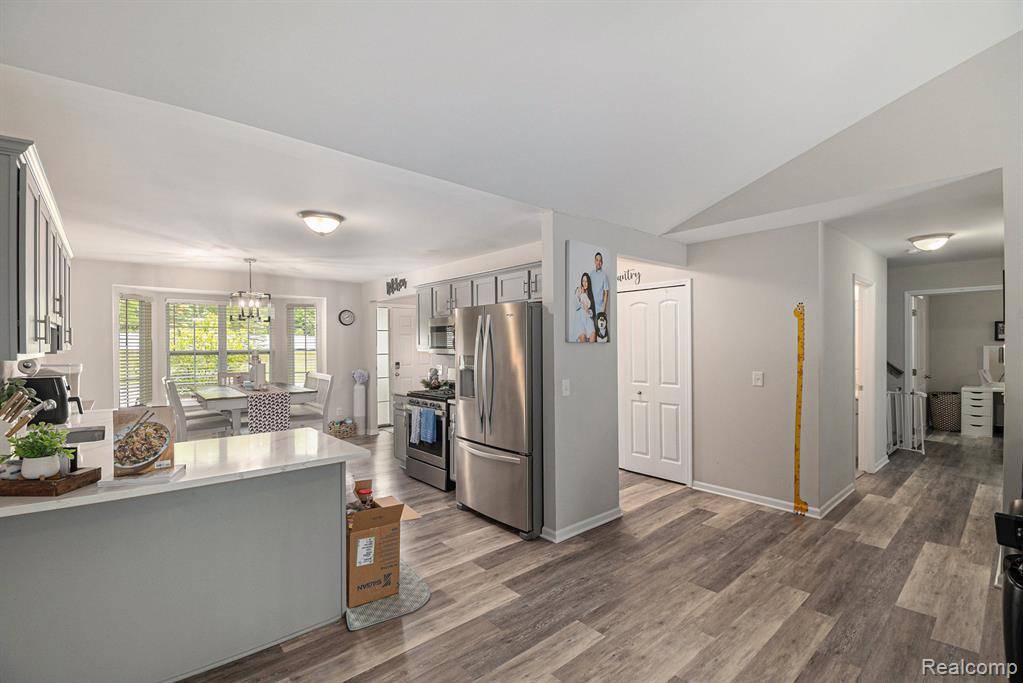 Howell, MI 48843 2487,816 Nelsons Ridge Drive