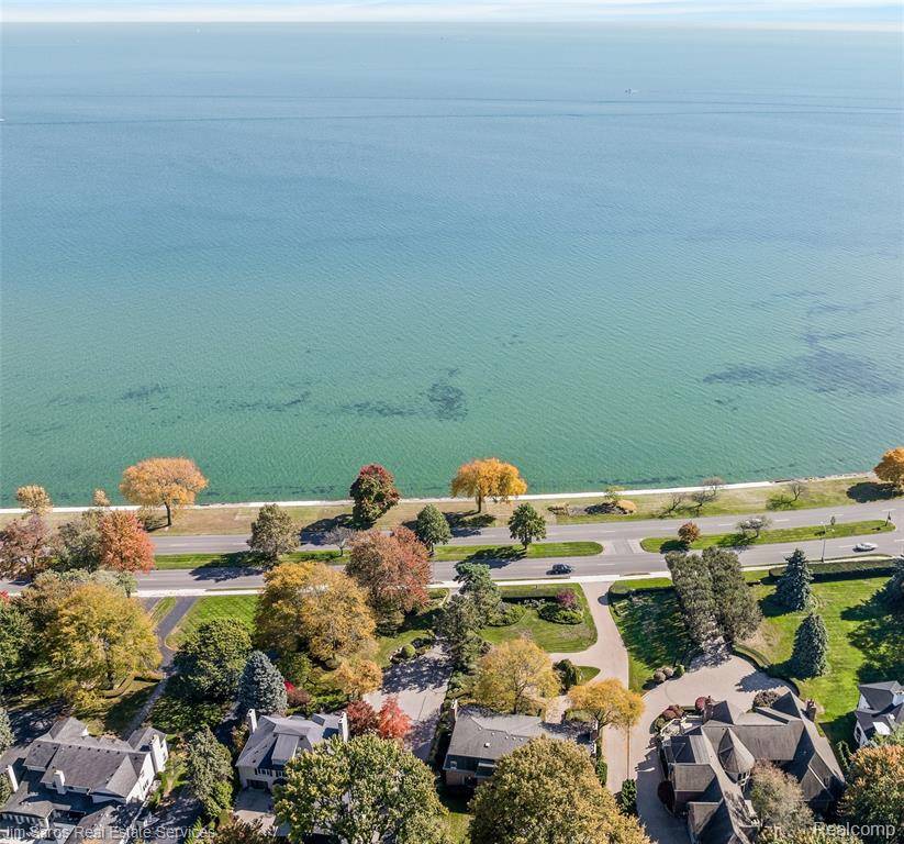 561 Lake Shore Road, Grosse Pointe Shores, MI 48236 2631
