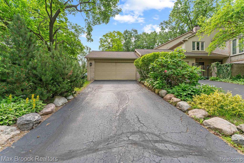 Bloomfield Hills, MI 48304 1514,1132 Hillpointe Circle