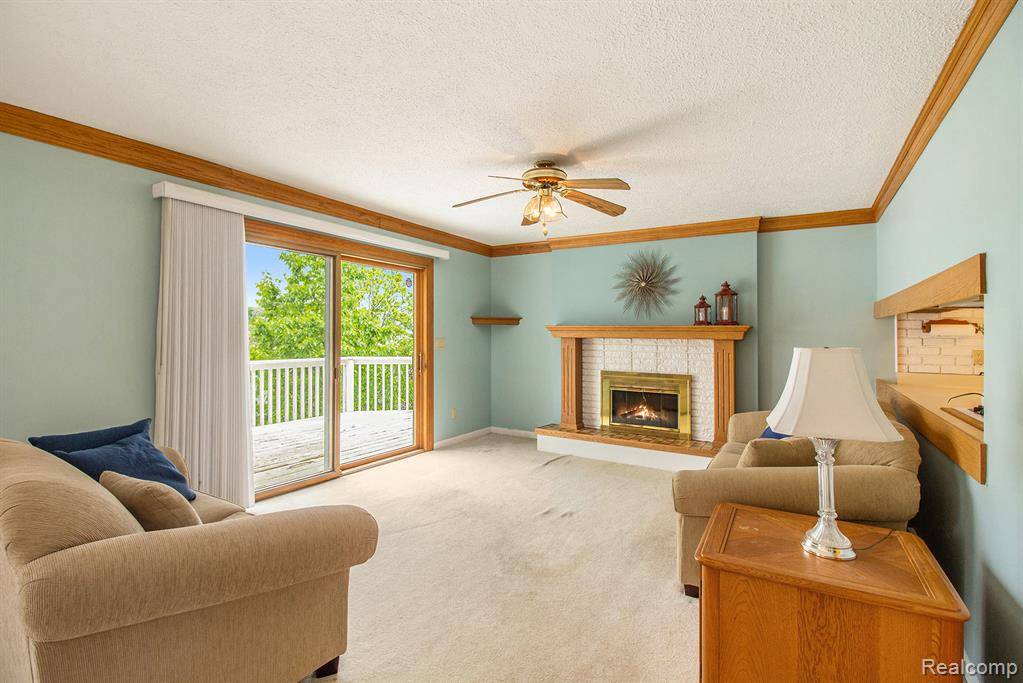 Fenton, MI 48430 4301,7038 Driftwood Drive