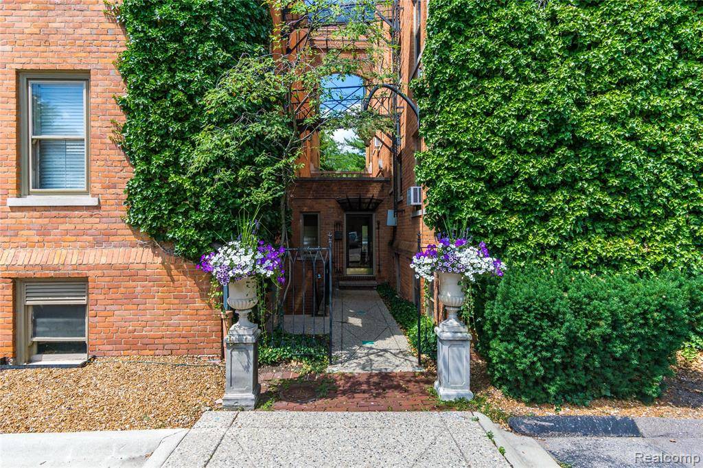 327 SOUTHFIELD RD UNIT 1, Birmingham, MI 48009 1670