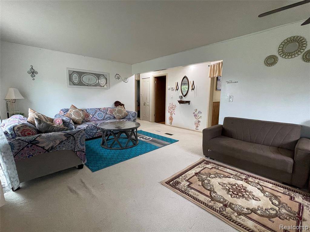 Warren, MI 48088 1864,31551 Newport Drive