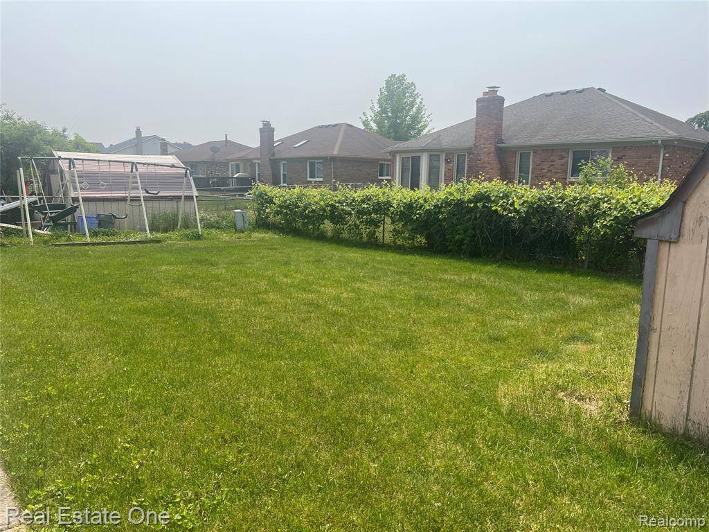 Sterling Heights, MI 48310 4776,35715 Maureen Drive